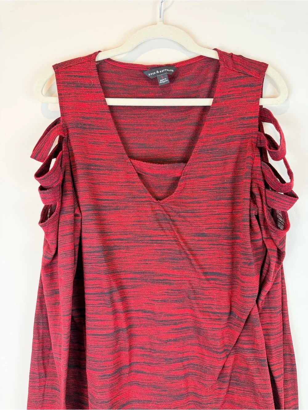 Rock & Republic Red and Black Striped Cold-Shoulder V-Neck Top Size Large
